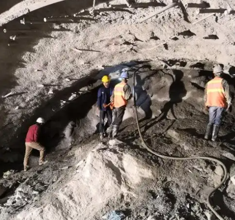 九原隧道拱顶带模注浆料，微膨胀注浆料的特点及施工工艺